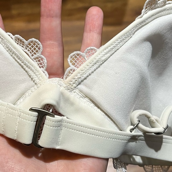 Hollister Embroidered Bikini Top Size Small - Picture 4 of 4